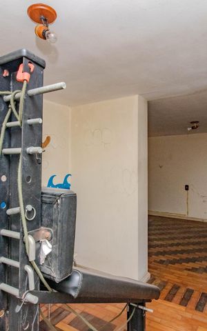 Casa à venda com 95m², 2 quartos e 2 vagas Casa à venda com 95m², 2 quartos e 2 vagasDepósito