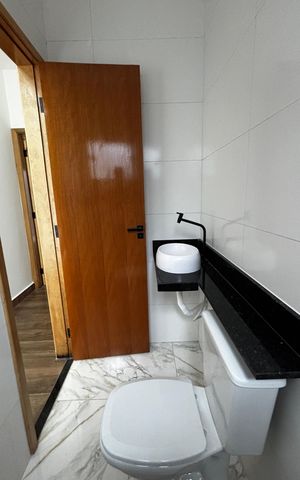 Casa à venda com 74m², 2 quartos e 2 vagas Casa à venda com 74m², 2 quartos e 2 vagasBanheiro