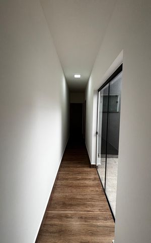 Casa à venda com 74m², 2 quartos e 2 vagas Casa à venda com 74m², 2 quartos e 2 vagasCorredor