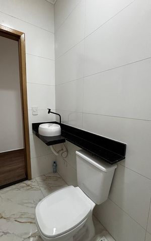 Casa à venda com 74m², 2 quartos e 2 vagas Casa à venda com 74m², 2 quartos e 2 vagasBanheiro da Suíte