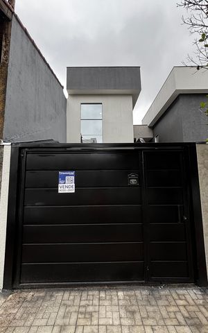 Casa à venda com 74m², 2 quartos e 2 vagas Casa à venda com 74m², 2 quartos e 2 vagasFachada