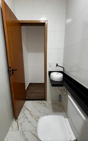 Casa à venda com 74m², 2 quartos e 2 vagas Casa à venda com 74m², 2 quartos e 2 vagasBanheiro da Suíte