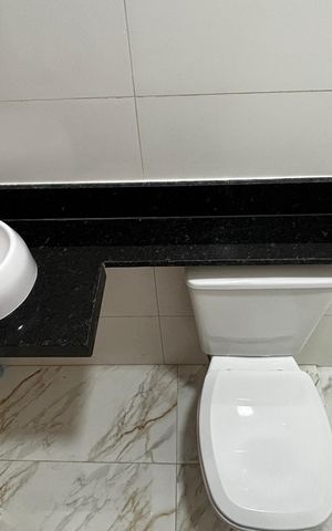 Casa à venda com 74m², 2 quartos e 2 vagas Casa à venda com 74m², 2 quartos e 2 vagasBanheiro da Suíte