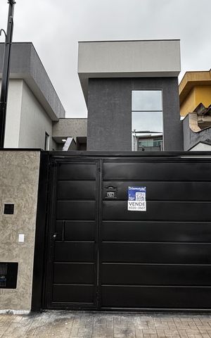 Casa à venda com 74m², 2 quartos e 2 vagas Casa à venda com 74m², 2 quartos e 2 vagasFachada