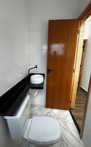 Casa à venda com 74m², 2 quartos e 2 vagas Casa à venda com 74m², 2 quartos e 2 vagasBanheiro