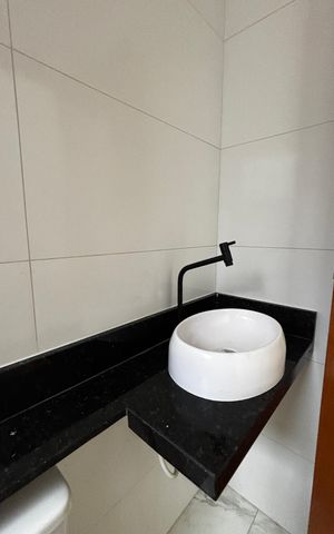 Casa à venda com 74m², 2 quartos e 2 vagas Casa à venda com 74m², 2 quartos e 2 vagasBanheiro