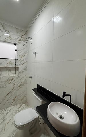 Casa à venda com 74m², 2 quartos e 2 vagas Casa à venda com 74m², 2 quartos e 2 vagasBanheiro da Suíte