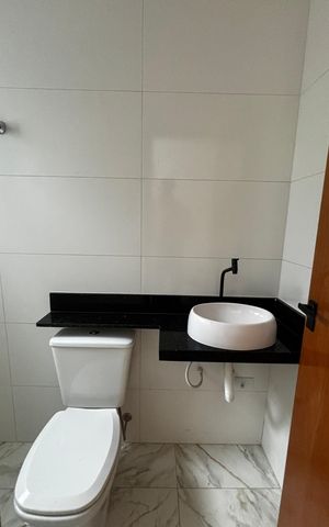 Casa à venda com 74m², 2 quartos e 2 vagas Casa à venda com 74m², 2 quartos e 2 vagasBanheiro