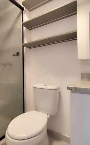 Apartamento para alugar com 53m², 2 quartos e 2 vagas Apartamento para alugar com 53m², 2 quartos e 2 vagasBanheiro 1