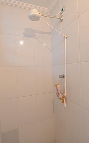 Casa para alugar com 100m², 2 quartos e 2 vagasBanheiro de serviço