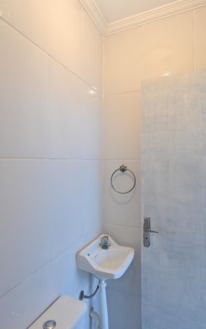 Casa para alugar com 100m², 2 quartos e 2 vagasBanheiro de serviço