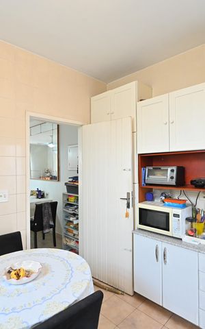 Casa para alugar com 100m², 2 quartos e 2 vagasCozinha