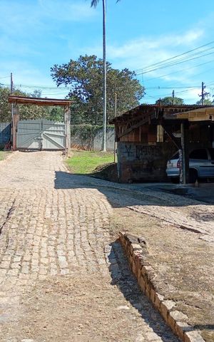 Casa à venda com 3000m², 3 quartos e 2 vagas Casa à venda com 3000m², 3 quartos e 2 vagasÁrea externa