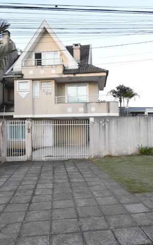 Casa à venda com 360m², 3 quartos e 3 vagasFachada