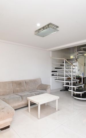 Casa à venda com 360m², 3 quartos e 3 vagasSala