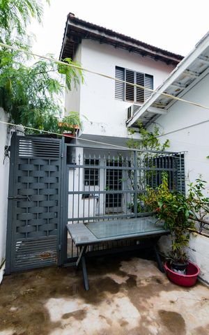 Casa à venda com 270m², 2 quartos e 3 vagasEdícula 