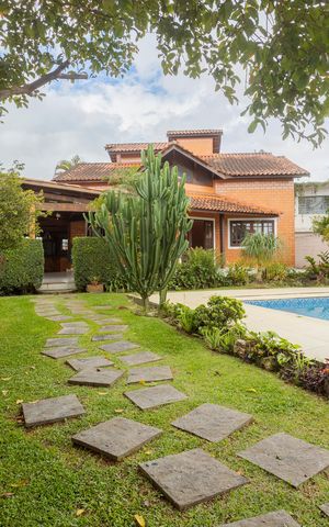 Casa à venda com 680m², 3 quartos e 5 vagasQuintal