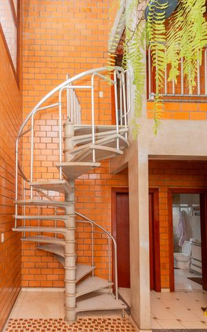 Casa à venda com 680m², 3 quartos e 5 vagasEscada