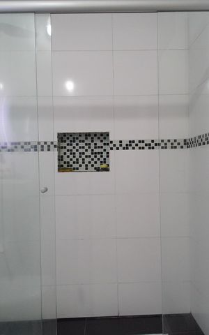 Casa à venda com 80m², 2 quartos e 2 vagasBanheiro 1
