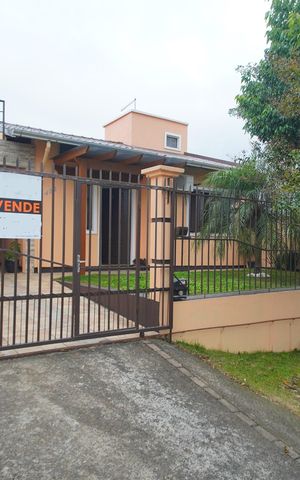 Casa à venda com 80m², 2 quartos e 2 vagasFachada