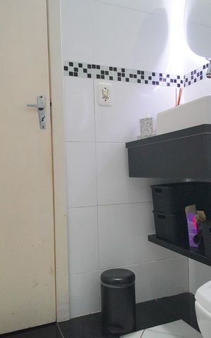 Casa à venda com 80m², 2 quartos e 2 vagasBanheiro 1