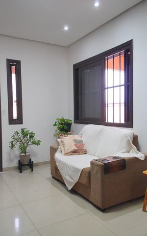 Casa à venda com 80m², 2 quartos e 2 vagasSala