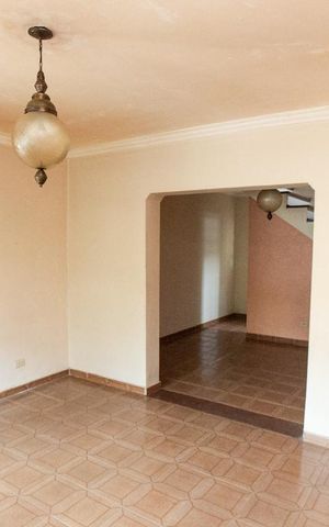 Casa à venda com 160m², 3 quartos e 5 vagas Casa à venda com 160m², 3 quartos e 5 vagasSala
