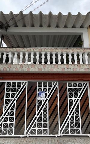 Casa à venda com 138m², 3 quartos e 2 vagas Casa à venda com 138m², 3 quartos e 2 vagasFachada + Placa