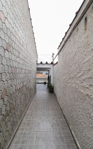 Casa à venda com 138m², 3 quartos e 2 vagas Casa à venda com 138m², 3 quartos e 2 vagasVaranda