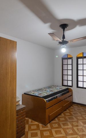 Casa à venda com 138m², 3 quartos e 2 vagas Casa à venda com 138m², 3 quartos e 2 vagasSala