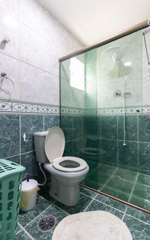 Casa à venda com 138m², 3 quartos e 2 vagas Casa à venda com 138m², 3 quartos e 2 vagasBanheiro
