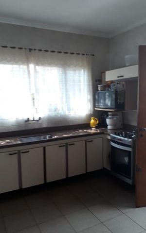 Casa à venda com 350m², 3 quartos e 3 vagas