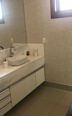 Casa à venda com 550m², 1 quarto e 2 vagas Casa à venda com 550m², 1 quarto e 2 vagasBanheiro