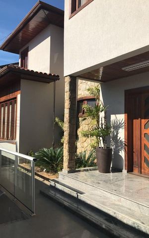 Casa à venda com 550m², 1 quarto e 2 vagas Casa à venda com 550m², 1 quarto e 2 vagasFachada