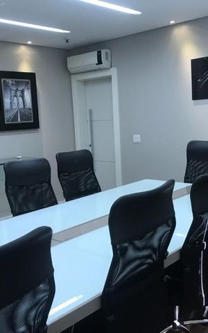 Casa à venda com 550m², 1 quarto e 2 vagas Casa à venda com 550m², 1 quarto e 2 vagasSala