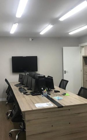 Casa à venda com 550m², 1 quarto e 2 vagas Casa à venda com 550m², 1 quarto e 2 vagasQuarto 1