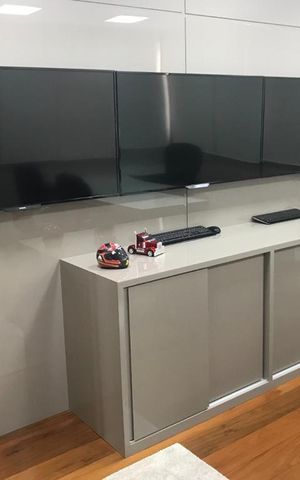 Casa à venda com 550m², 1 quarto e 2 vagas Casa à venda com 550m², 1 quarto e 2 vagasSala