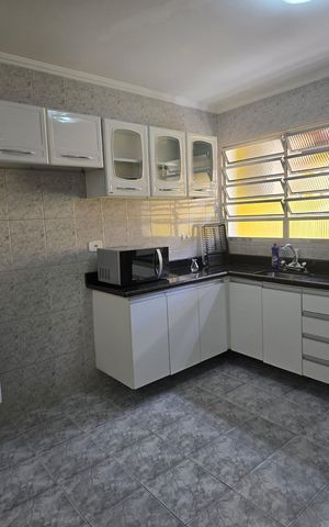 Casa à venda com 90m², 2 quartos e 2 vagas Casa à venda com 90m², 2 quartos e 2 vagasCozinha