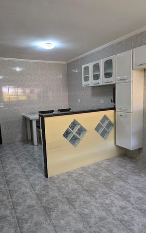 Casa à venda com 90m², 2 quartos e 2 vagas Casa à venda com 90m², 2 quartos e 2 vagasCozinha