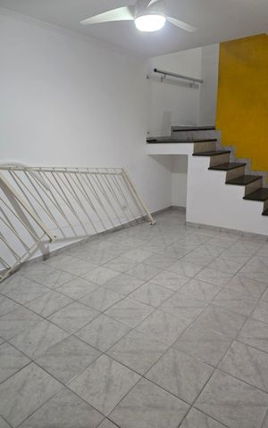 Casa à venda com 90m², 2 quartos e 2 vagas Casa à venda com 90m², 2 quartos e 2 vagasSala