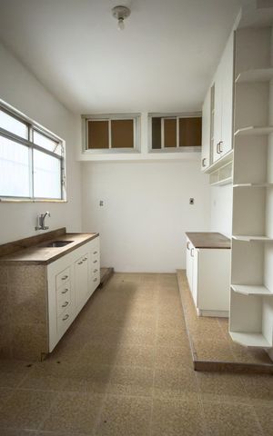 Casa à venda com 362m², 5 quartos e 2 vagas Casa à venda com 362m², 5 quartos e 2 vagasCozinha