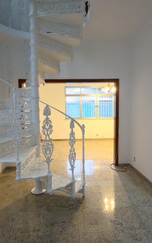 Casa à venda com 362m², 5 quartos e 2 vagas Casa à venda com 362m², 5 quartos e 2 vagasSala 1
