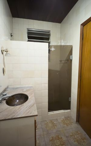 Casa à venda com 362m², 5 quartos e 2 vagas Casa à venda com 362m², 5 quartos e 2 vagasBanheiro 1