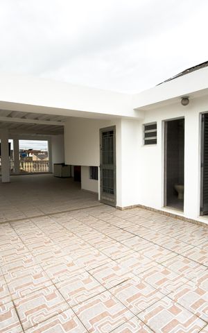 Casa à venda com 362m², 5 quartos e 2 vagas Casa à venda com 362m², 5 quartos e 2 vagasTerraço