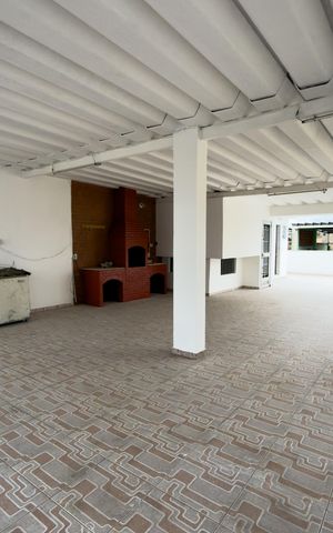 Casa à venda com 362m², 5 quartos e 2 vagas Casa à venda com 362m², 5 quartos e 2 vagasTerraço