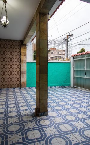 Casa à venda com 362m², 5 quartos e 2 vagas Casa à venda com 362m², 5 quartos e 2 vagasGaragem