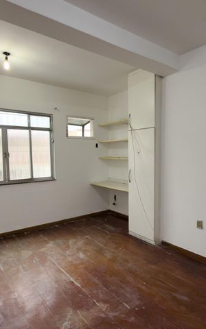 Casa à venda com 362m², 5 quartos e 2 vagas Casa à venda com 362m², 5 quartos e 2 vagasQuarto 3