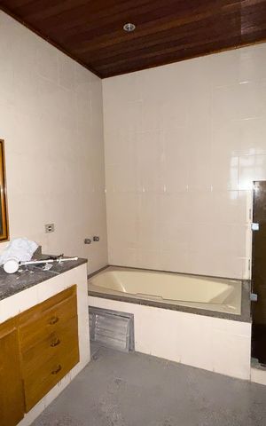 Casa à venda com 362m², 5 quartos e 2 vagas Casa à venda com 362m², 5 quartos e 2 vagasBanheiro 2
