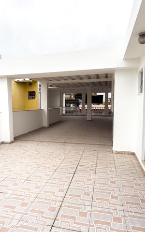 Casa à venda com 362m², 5 quartos e 2 vagas Casa à venda com 362m², 5 quartos e 2 vagasTerraço