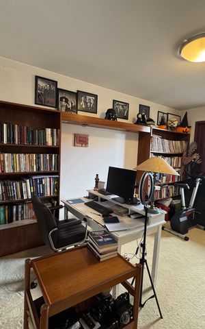 Casa à venda com 360m², 4 quartos e 2 vagas Casa à venda com 360m², 4 quartos e 2 vagasEscritorio